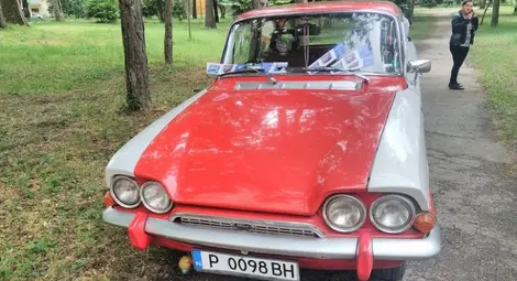 &bdquo;Форд&ldquo; на 55 години е една от атракциите на изложението в Университета. Снимка: Петър ГЕЦОВ