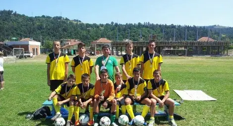 Футболистите на Две могили държавни шампиони в Костенец Футболистите на Две могили държавни шампиони в Костенец