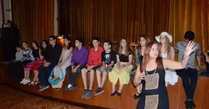 „Артистисимо“ празнува десети рожден ден със скечове и песни