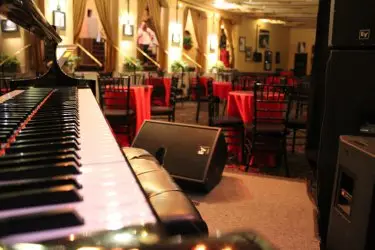 Общините ще следят дали заведенията плащат авторски права за музика Общините ще следят дали заведенията плащат авторски права за музика