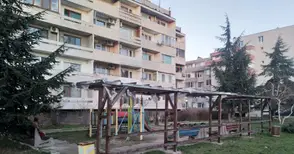 Пуснаха нова поръчка за поддръжката на зелените площи и терените между блоковете