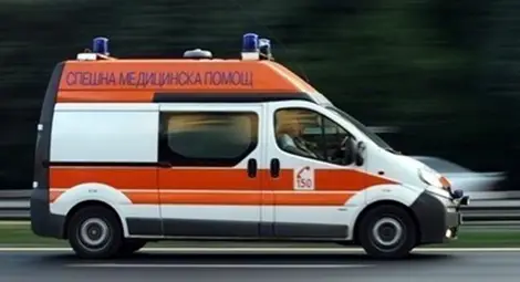 Трима пострадали при навлизане в насрещното движение на заледен път Трима пострадали при навлизане в насрещното движение на заледен път