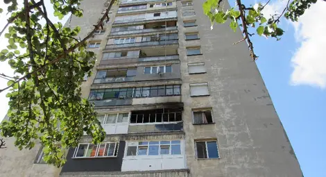 Хванат в огнен капан възрастен мъж в реанимация с 20% изгаряния