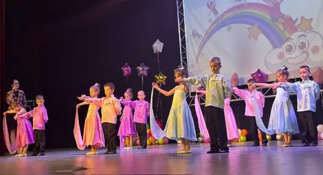 Годишният концерт на ДГ „Чучулига“ изпълни Канев център с много музика и настроение Годишният концерт на ДГ „Чучулига“ изпълни Канев център с много музика и настроение