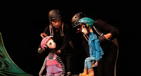 &bdquo;Парченце от луната&ldquo;&ndash; магическа приказка с акробатика, танци и рок музика гостува в Кукления театър в Русе