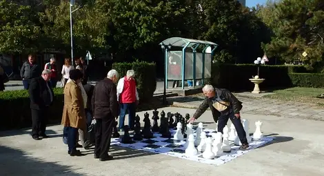 Шах на открито играят в центъра на Ценово Шах на открито играят в центъра на Ценово