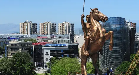 Груевски се разграничава от антиквизацията