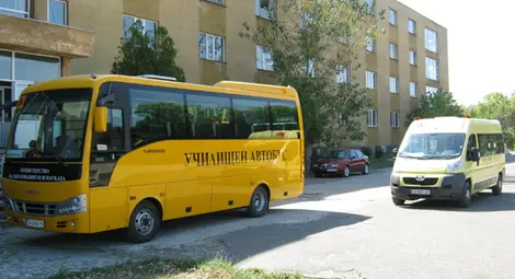Министерството на транспорта проверява училищните автобуси