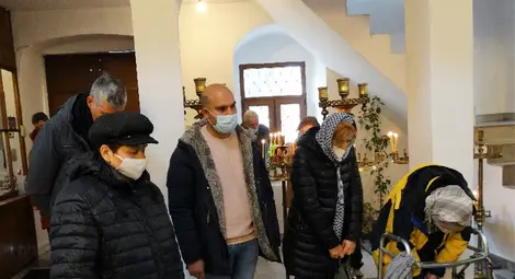 Студенти от Клуба по туризъм в УХТ зарадваха миряните в храма &bdquo;Св. Харалампий&ldquo;