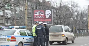 Бус удари пресичаща на зелен светофар пешеходка