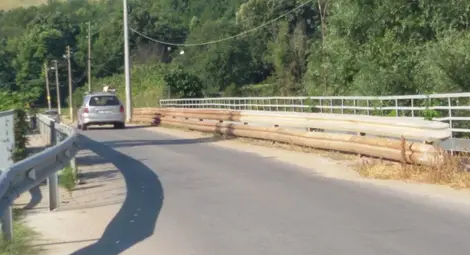 Плачещият за ремонт от две години мост в Басарбово ще почака и това лято Плачещият за ремонт от две години мост в Басарбово ще почака и това лято