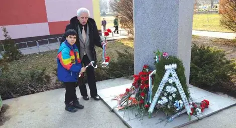 Най-голямото училище почете  със стихове патрона си