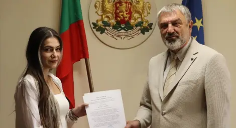 Трима младежи приключиха успешно летния си студентски стаж в Областна администрация в Русе Трима младежи приключиха успешно летния си студентски стаж в Областна администрация в Русе