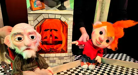 Русенският куклен театър кани на втората премиера на приказката за топлината и семейството "Туп - туп" /галерия/