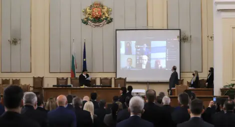 Народно събрание започна заседанието си със скандал