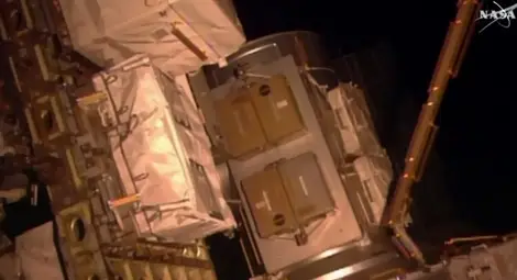 НА ЖИВО: Първото излизане на астронавти за 2017-а година в Космоса 