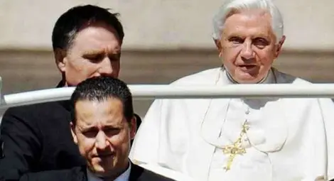 Папата се появи за първи път след вестта за оттеглянето му