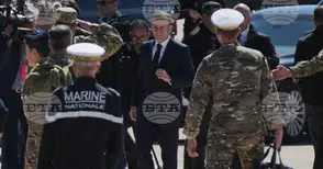 Френският президент Макрон пристигна в Кипър, за да обсъди регионалната сигурност с кипърския президент и гръцкия премиер