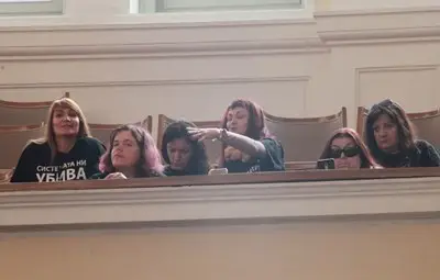 Майки на деца с увреждания поискаха оставката на Валери Симеонов