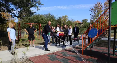 Стърмен получи детска  площадка за Петковден