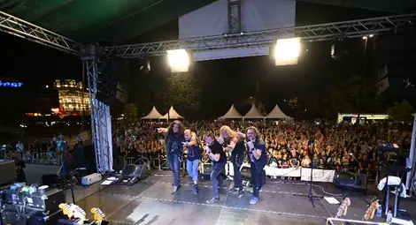 Хард рок, огнено шоу и моторен рев взривиха публиката на &bdquo;Green Rock Fest&ldquo;,  Джони Джоели пя в дует с 11-годишната русенка Дария Стефанова