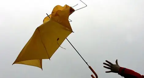 Силен вятър в 5 области, следобед започват валежи