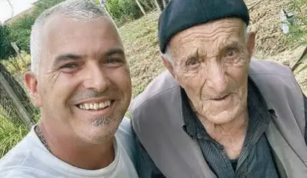 Столетникът Багер Осман: Сутрин, обед и вечер пийвам по една малка ракийка и не хабя нерви за дребни неща Столетникът Багер Осман: Сутрин, обед и вечер пийвам по една малка ракийка и не хабя нерви за дребни неща