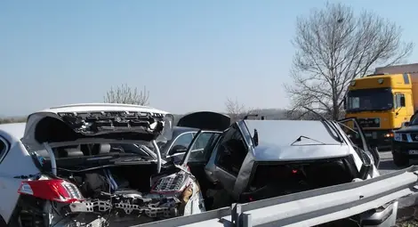 Пет катастрофи на прав участък на "Тракия" убиха двама - ОБОБЩЕНИЕ