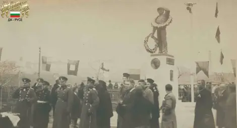 Церемонията на Никулден през 1930 г. Снимката е от фондовете на ДА-Русе. Церемонията на Никулден през 1930 г. Снимката е от фондовете на ДА-Русе.