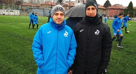 Ивайло Кирилов /вляво/ и Мартин Цирков изведоха отбора до 13 поредни победи в есенната сесия.   Снимка: Утро