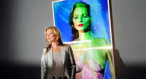 Чаша за шампанско с формата на бюста на Кейт Мос