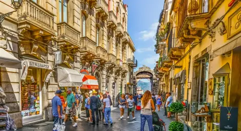 Започнаха продажбите на къщи по 1 евро в Сицилия с райски изглед към морето