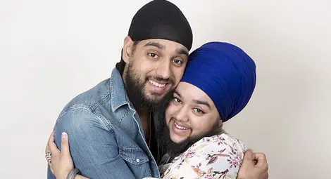 Потрес: Млада учителка горда с брадата си /галерия/