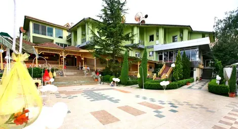 Футболистите на „Дунав“ на лагер в хотелски комплекс „Рай“ Футболистите на „Дунав“ на лагер в хотелски комплекс „Рай“