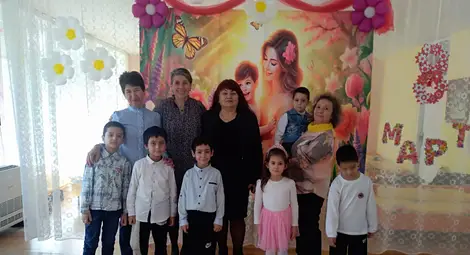 Малчугани в Бисерци пяха и танцуваха за Мама