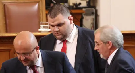 Конституционният съд ще изслуша Пеевски на 8 октомври