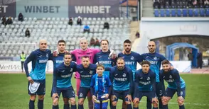 Томбола прати фена Дани за снимка с любимците му