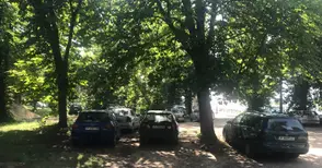 Съветник настоява за голям  паркинг до тенис кортовете