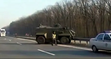 Кървав инцидент с английски БТР-и в Украйна (ВИДЕО)