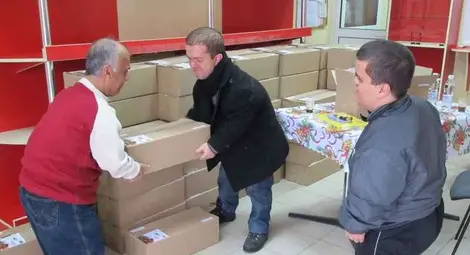 Коледни пакети с хранителни продукти тръгват от Русе към Малките хора /галерия/