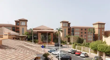 МВнР потвърди: Тричленно българско семейство е под карантина в хотела в Тенерифе