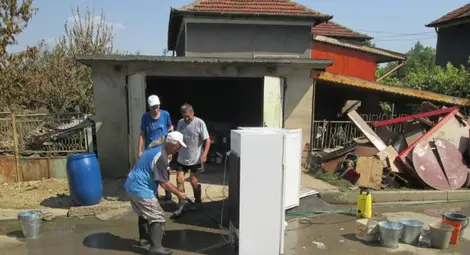 Бездомниците от &bdquo;Добрият самарянин&ldquo; помагаха на пострадалите в Мизия