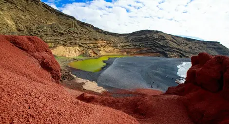 Шестима български фотографи представят "Пейзажи от Земята  и Луната" /галерия/