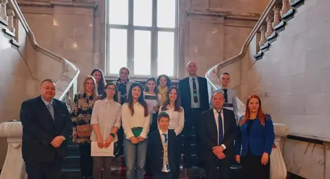 Лора Георгиева с останалите лауреати в конкурса на &bdquo;На крилете на знанието&ldquo;.           Снимка: Фондация &bdquo;На крилете на знанието&ldquo;