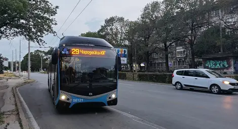 Пътничка в тролей със счупена ключица след рязко спиране Пътничка в тролей със счупена ключица след рязко спиране