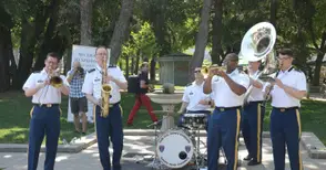 Американски военни музиканти подгряха настроението за празника