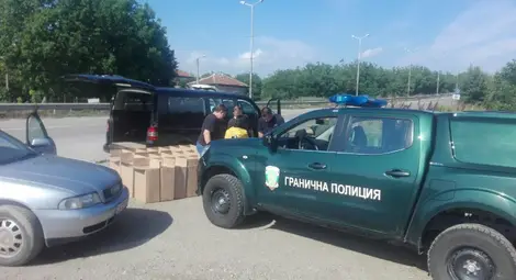 Бус с тъмни стъкла натоварил контрабандни цигари за 78 750 лева