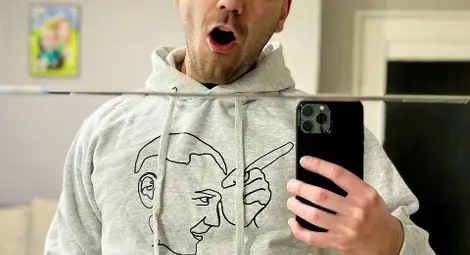 Русенският инфлуенсър с над 266 000 последователи: Преди родителите ни се караха, че постоянно сме във Фейсбук. Сега те са по цял ден там