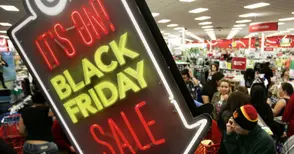 Онлайн търговци вдигали  цените преди Черния петък