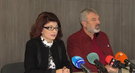 Десислава Атанасова и Драгомир Драганов на пресконференция като народни представители от ГЕРБ-СДС.         Снимка: Архив &bdquo;Утро&ldquo;